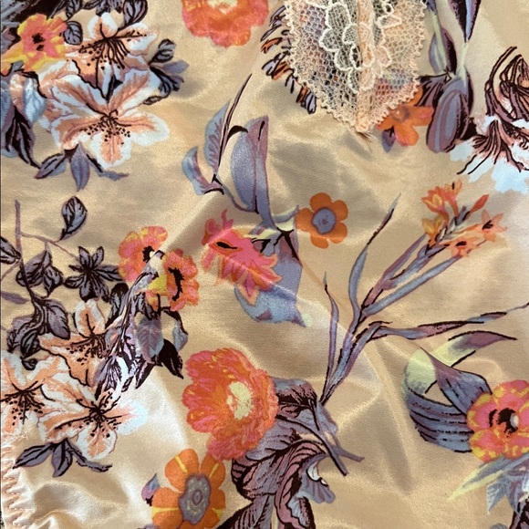 Floral Lace Teddy Bodysuit in Blush Apricot size small - Victoria Secret - Picture 3 of 9